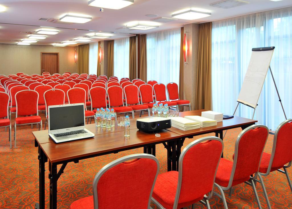 Centrum Wypoczynkowo-Konferencyjne Solaris Łazy エクステリア 写真