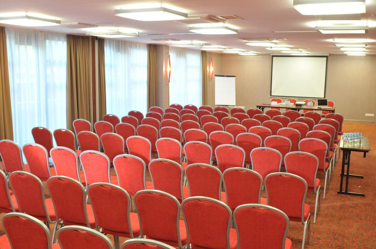 Centrum Wypoczynkowo-Konferencyjne Solaris Łazy エクステリア 写真